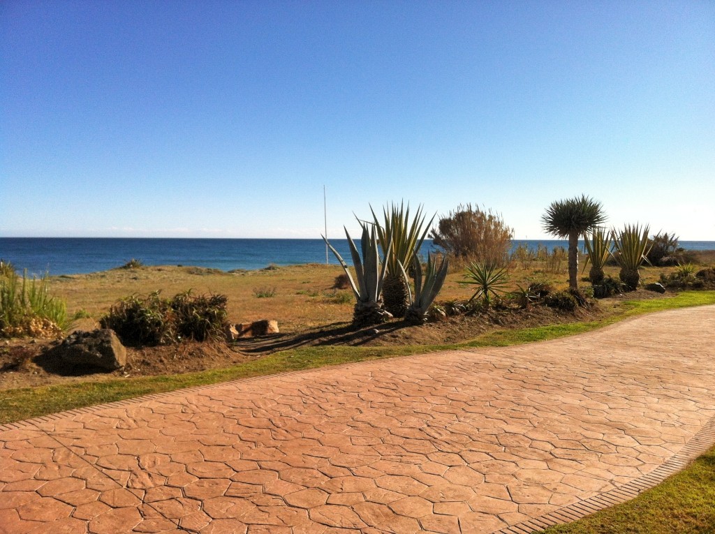 R263944 Benamara Beach