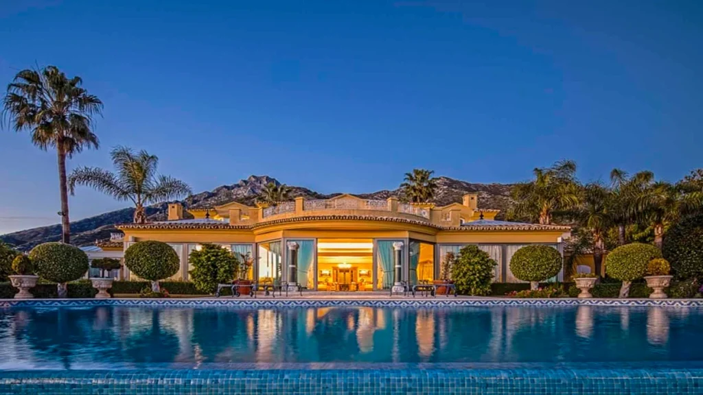 golden-mile-luxury-house-swimming-pool