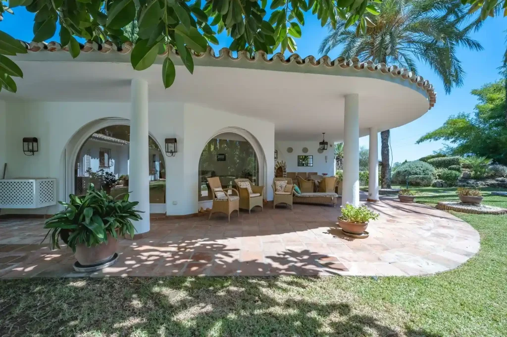 nagueles-outdoor-patio-garden-view