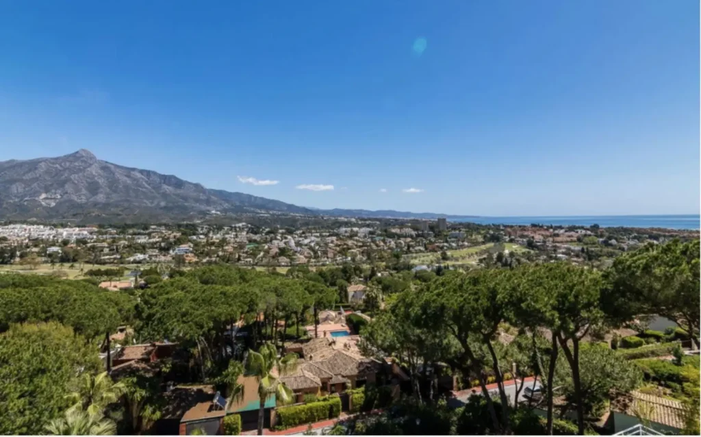 nueva-andalucia-coastal-town-view
