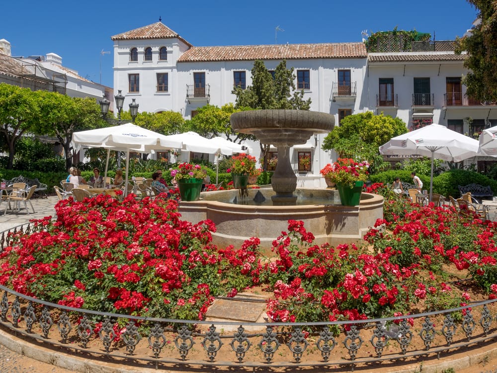 plaza-de-las-flores-estepona