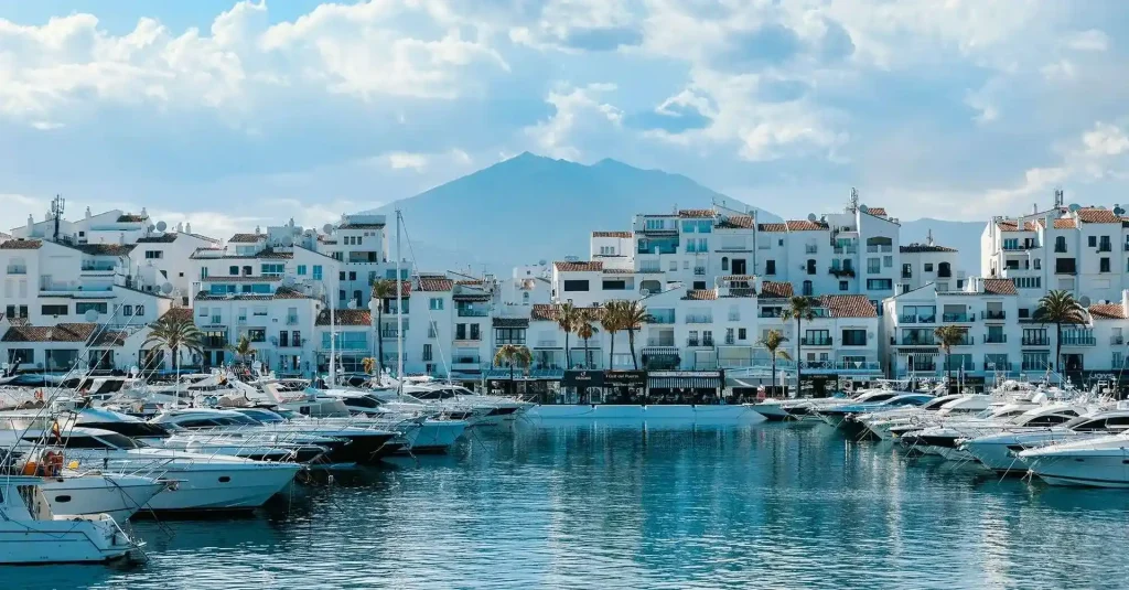 puerto-banus-marina-luxury-yachts