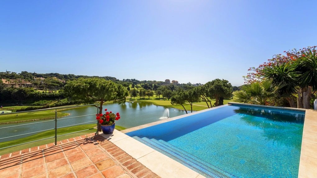 rio-real-infinity-pool-golf-course-view