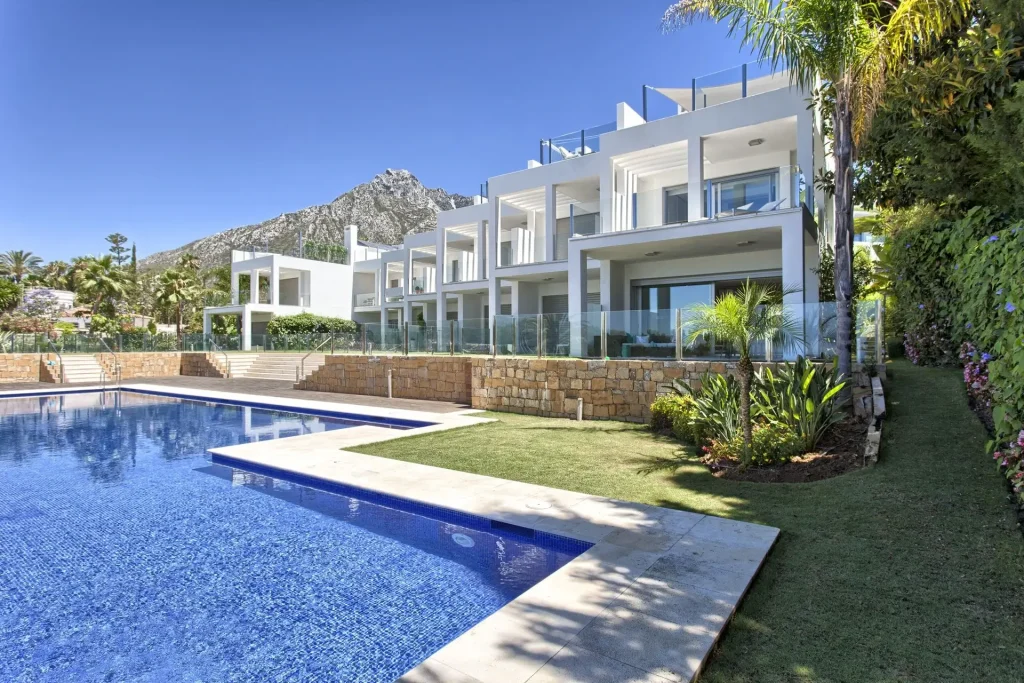 sierra-blanca-luxury-poolside-view