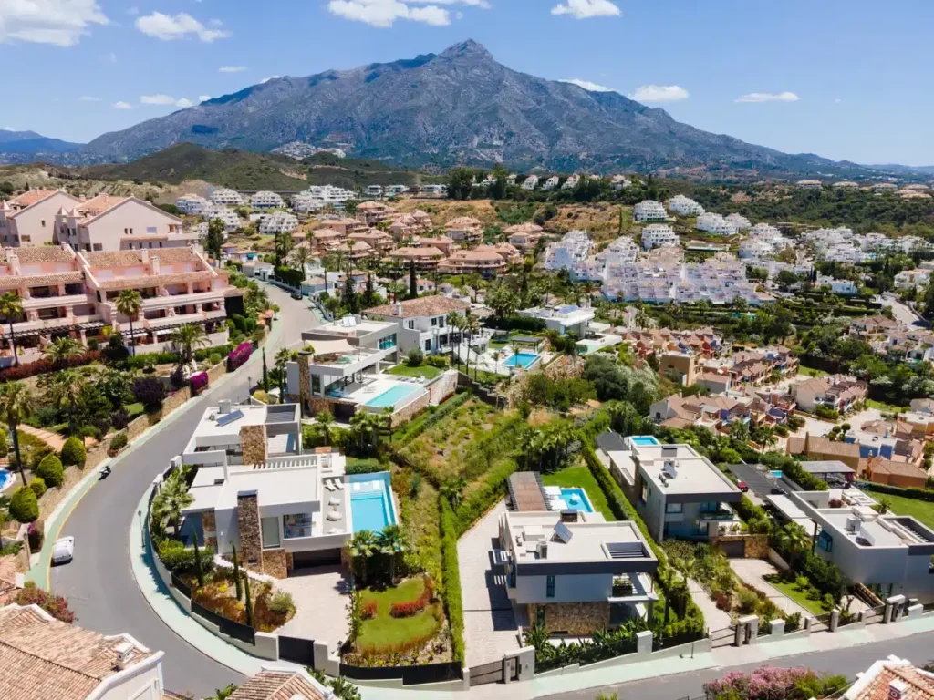 stunning-villa-with-panoramic-views-in-nueva-andalucia-marbella